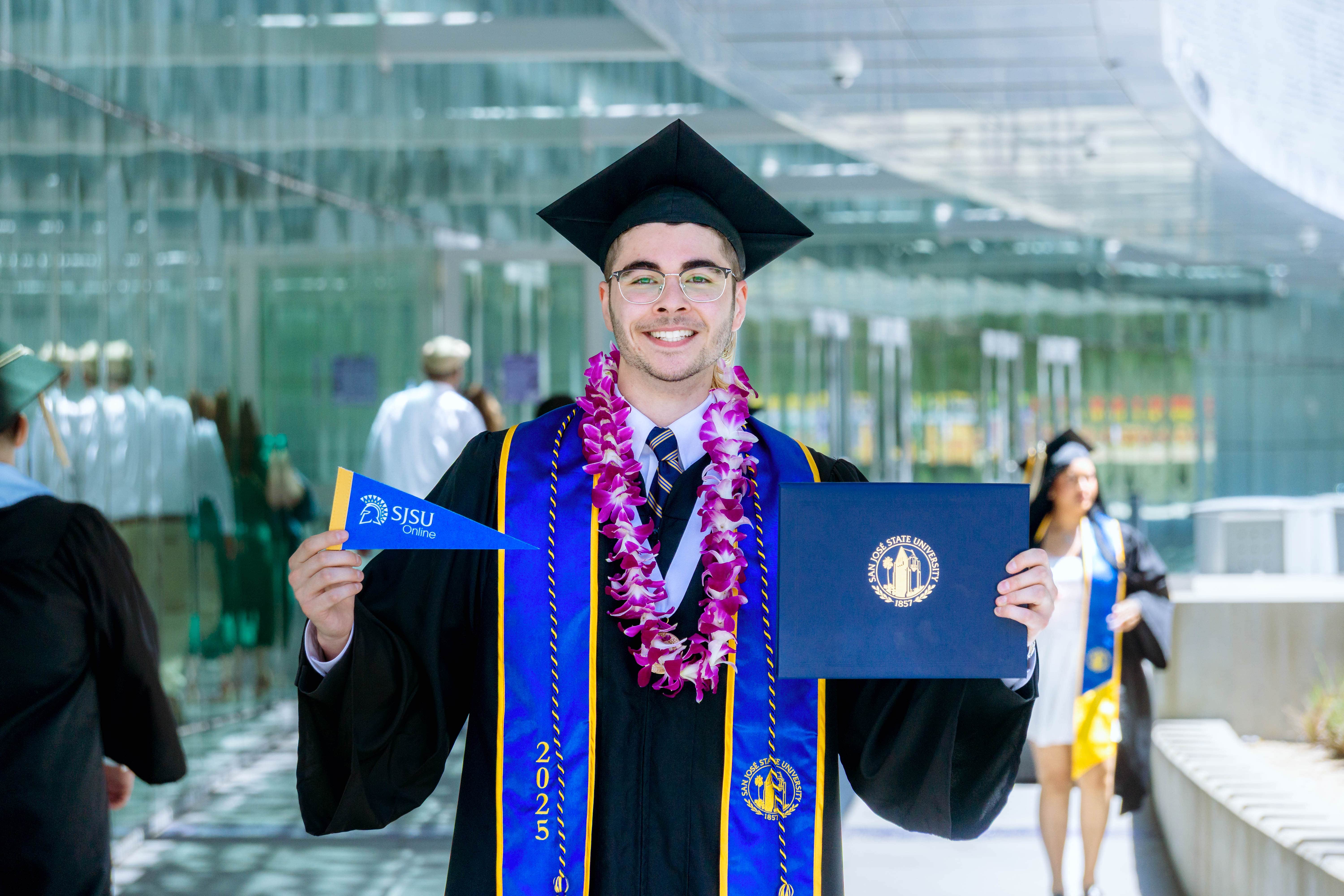 九州体育 Online grad Sinan Onder